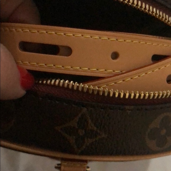Louis Vuitton cross body - Picture 7 of 8